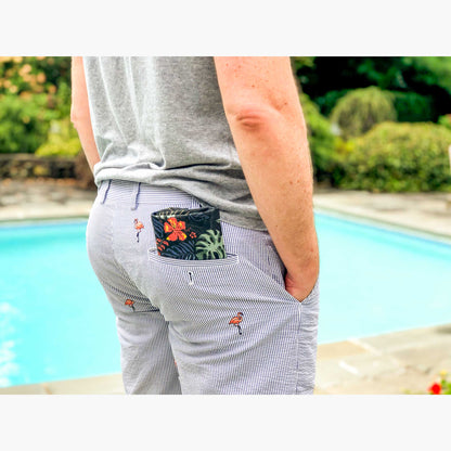The BALI HIGH Hawaiian bandana. You navigate by the moon. You steer your ship by the stars. This dark and stormy bandana will fill your sails with a mighty wind. Details: Size: 22" x 22" Material: 100% cotton, water-based inks. Cotton milled in South Carolina, printed in New York. Made in the USA 🇺🇸 